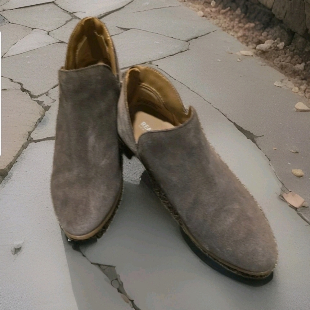 Pre-loved Kenneth Cole Reaction Womens Concrete Suede   Back Zip Booties Sz 9.5.